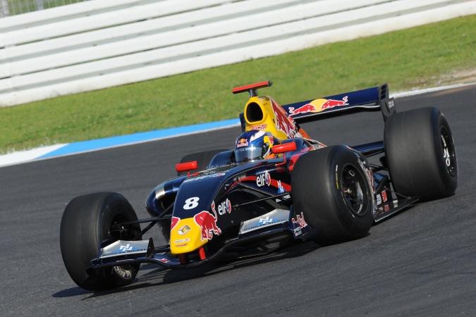 Photo: Daniel Ricciardo - Tech 1 Racing - Dallara T08 - Renault