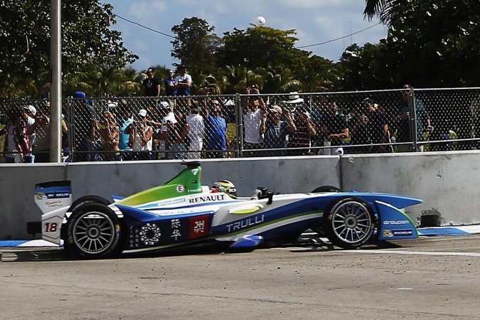 Photo: Vitantonio Liuzzi - Trulli GP - Spark SRT 01E - McLaren