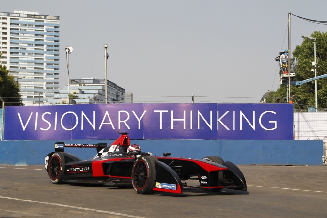 Photo: Stephane Sarrazin - Venturi Grand Prix - Spark SRT 01E - McLaren