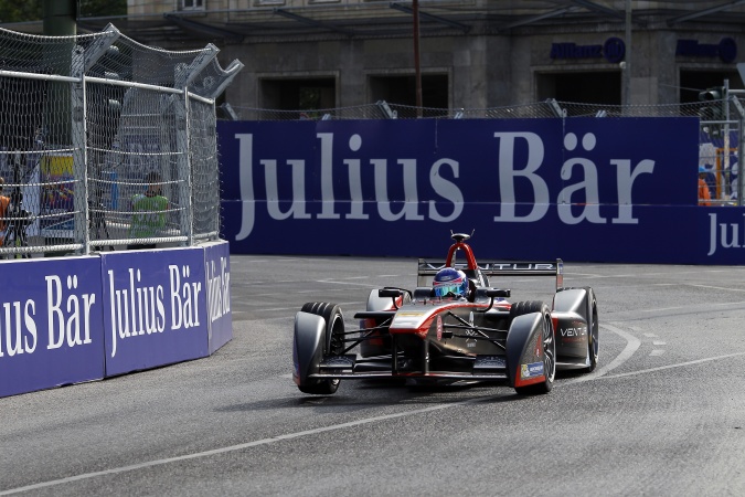 Photo: Stephane Sarrazin - Venturi Grand Prix - Spark SRT 01E - Venturi