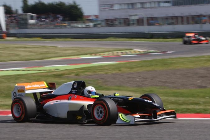 Photo: Zoltan Fekete - Zele Racing - Lola B05/52 - Zytek (2013)