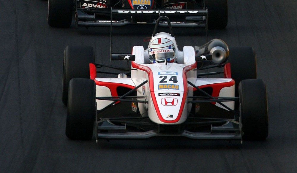 Jonathan Kennard - Alan Docking Racing - Dallara F305 - Mugen Honda