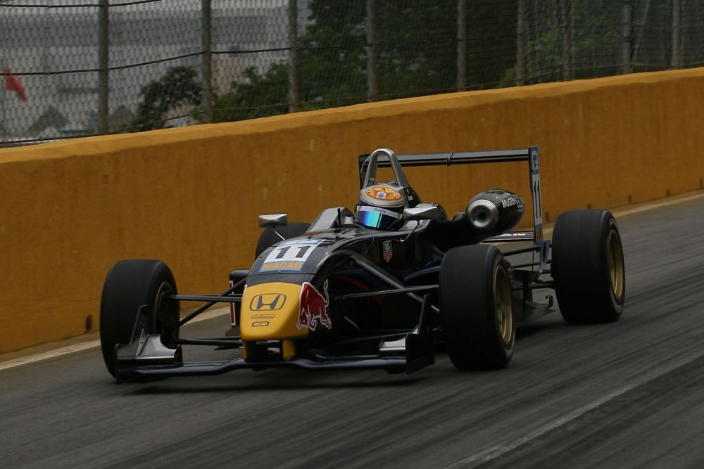 Sebastien Buemi - Carlin Motorsport - Dallara F305 - Mugen Honda