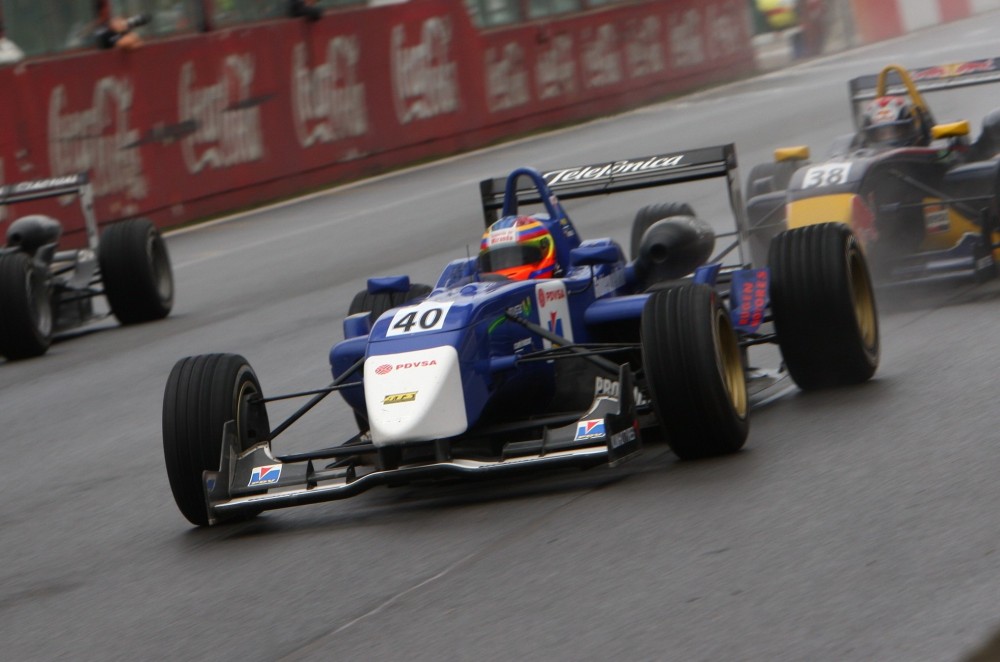 Rodolfo Gonzalez - Carlin Motorsport - Dallara F308 - AMG Mercedes