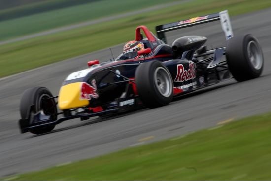 Brendon Hartley - Carlin Motorsport - Dallara F308 - AMG Mercedes