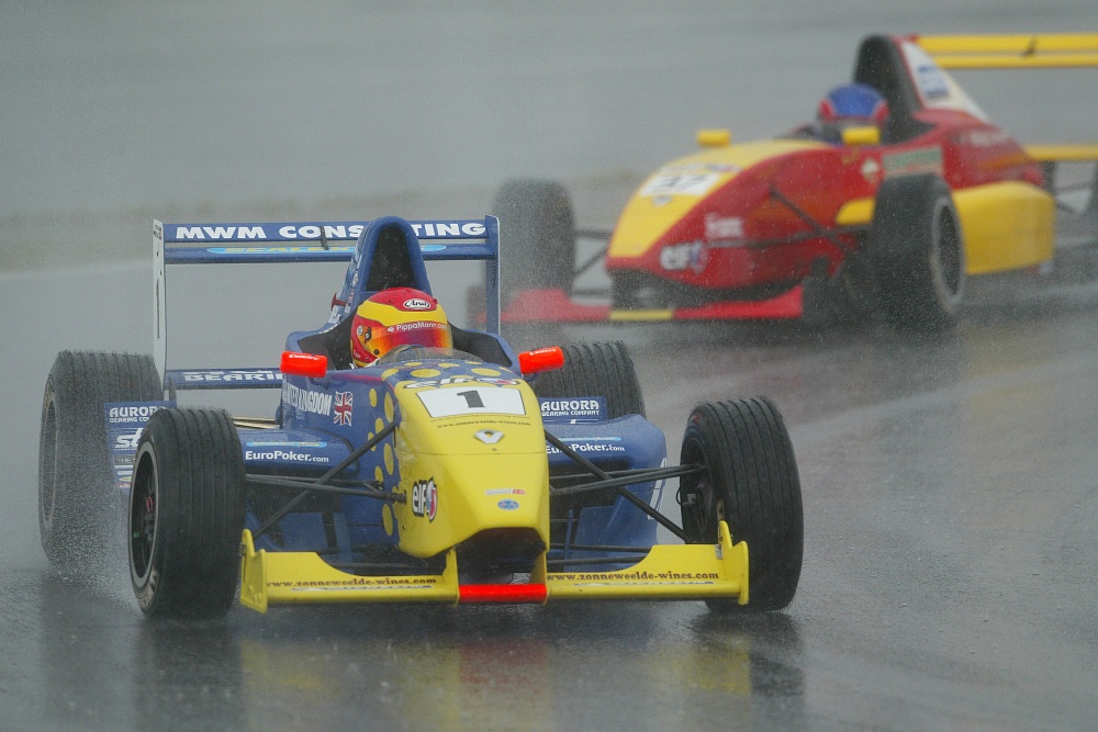 Pippa Mann - Comtec Racing - Tatuus Renault 2000