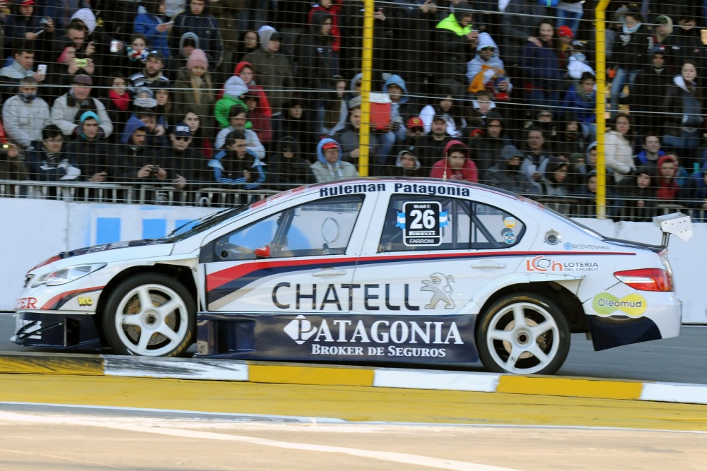 Luciano Farroni - Escudería FE - Peugeot 408 RPE V8