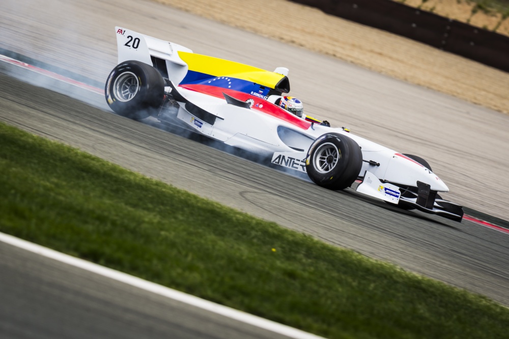 Rodolfo Gonzalez - FA1 Team Venezuela (RC Motorsport) - Lola B05/52 - Zytek