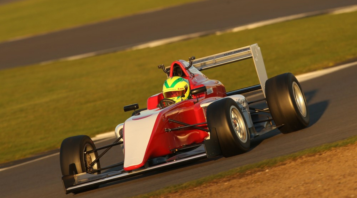 Nick Worm - Hill Speed Racing - Tatuus MSV F3-016 - Cosworth