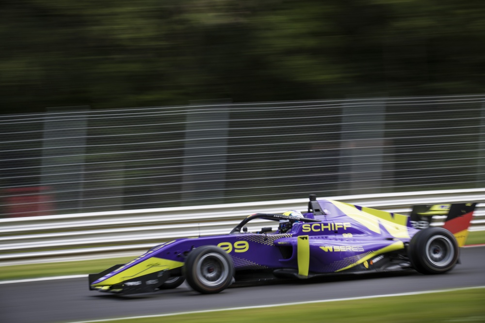 Naomi Schiff - Hitech Racing - Tatuus F3 T-318 - Alfa Romeo