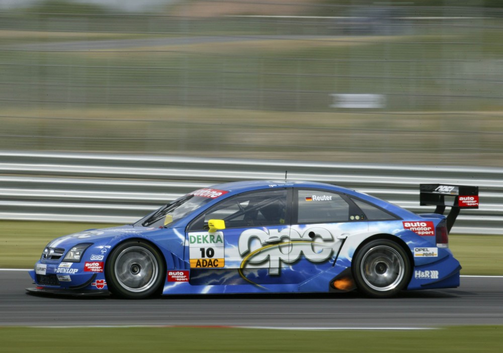 Manuel Reuter - Holzer Rennsport - Opel Vectra GTS DTM (2004)