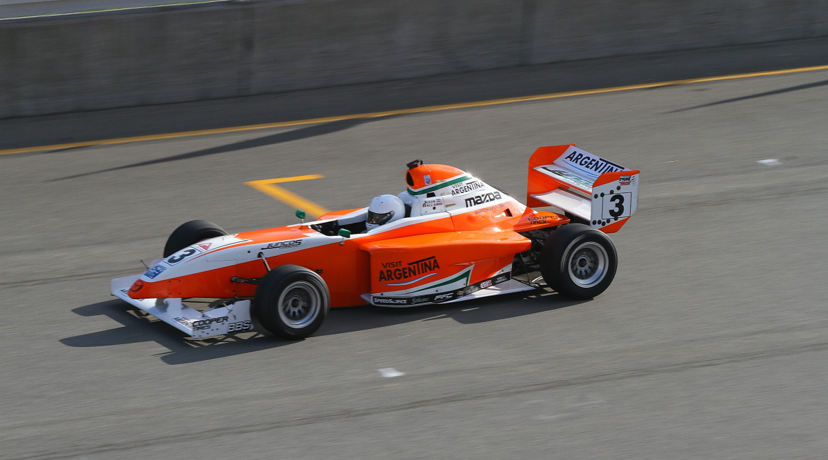 Julia Ballario - Juncos Racing - Elan Star Pro - Mazda