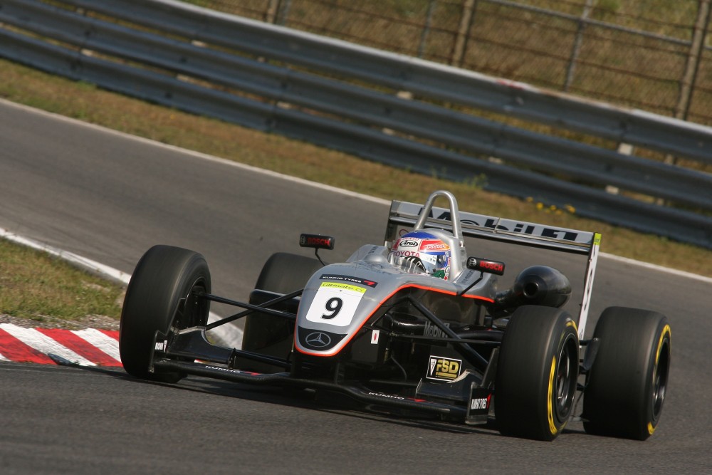 Kohei Hirate - Manor Motorsport - Dallara F305 - AMG Mercedes