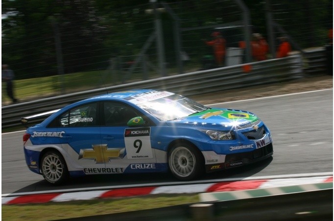 Caca Bueno - Ray Mallock Limited - Chevrolet Cruze