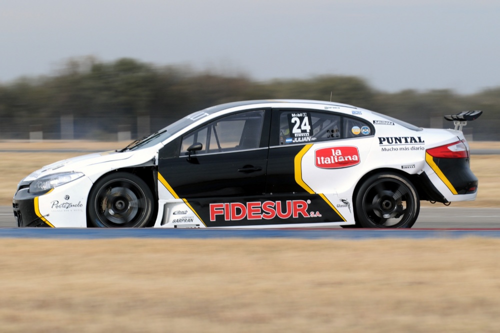 Ignacio Julián - Ambrogio Racing - Renault Fluence II RPE V8