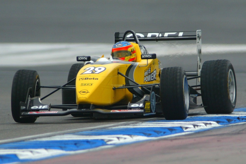 Loic Duval - Signature - Dallara F302 - Spiess Opel