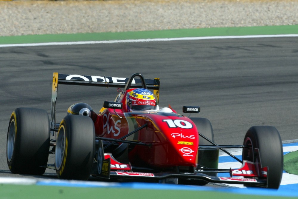 Nicolas Lapierre - Signature - Dallara F302 - Spiess Opel