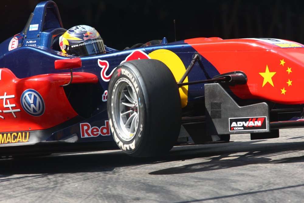 Mika Mäki - Signature - Dallara F308 - Volkswagen