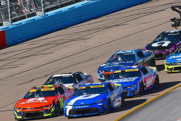 Speedsport KW 44: Titelentscheidungen in NASCAR und Super GT