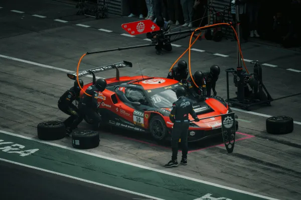 Vom Rennsport zur Straße – Was Ihre Werkstatt von der DTM lernen kann