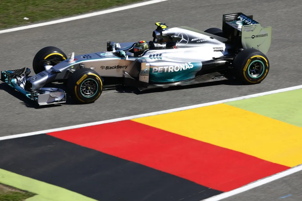 Pole and victory for Nico Rosberg