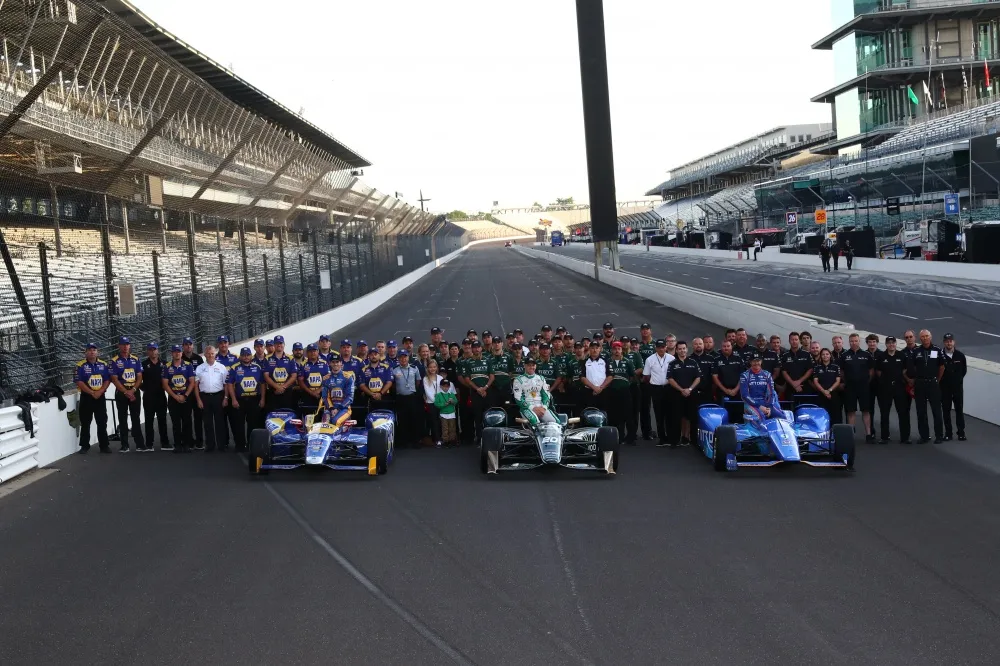 Photosession for the first row: Dixon, Carpenter and Rossi