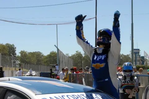 Returning Norberto Fontana wins the first race of 2014
