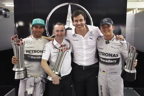 Mercedes dominates: Hamilton wins ahead of Rosberg