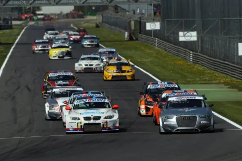 Before the start to race 2: reverse order of the first 8