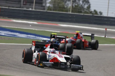 Newbie Izawa: Entertaining with numerous overtaking