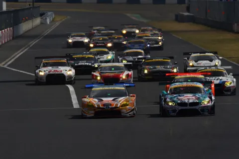 Starting field of the smaller GT300 class