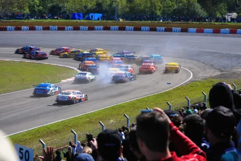Start of Race 1: Chaos at the first corner