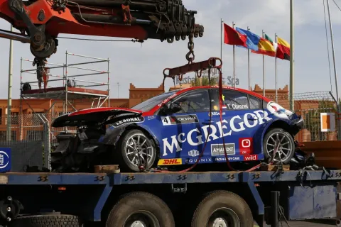 After starting crash in race 2: Tom Coronel will have to pause unwillingly in France
