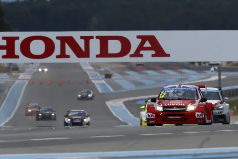 Star of the first race: Rob Huff in the Lada in 5th place