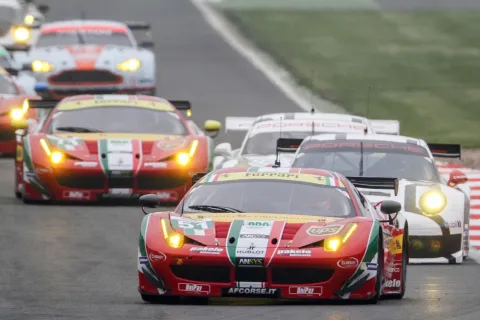Battle in the GT class: Ferrari versus Porsche versus Aston Martin