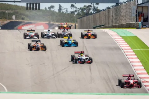 Start of a new era? 12 cars at the start of the FA1