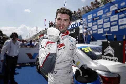 Jose Maria Lopez wins and increases his championship lead