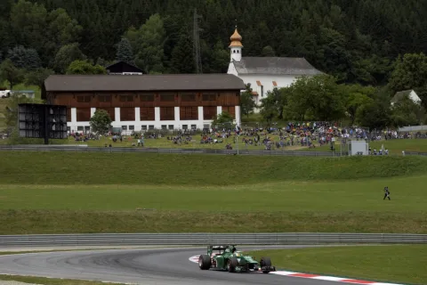 Green car in the green countryside: Caterham at Spielberg