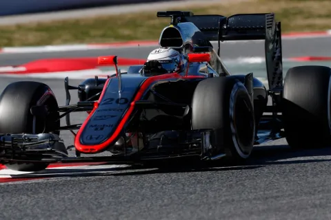 Kevin Magnussen replaces Fernando Alonso