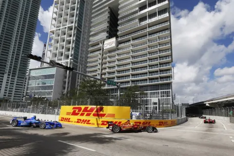 Fighting between skyscrapers
