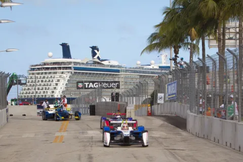 First half of the race: Vergne ahead of Bird and Prost