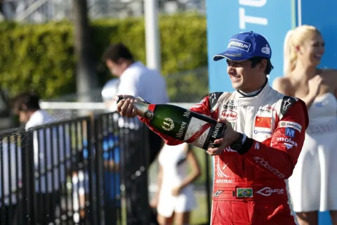 In the footsteps of his father: Nelson Piquet wins in Long Beach