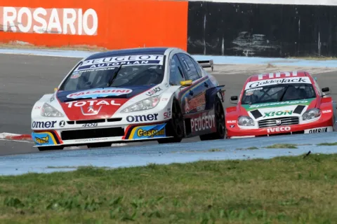 Battle for the lead: Nestor Girolami and Facundo Ardusso