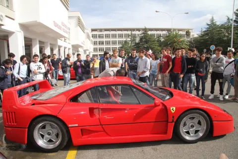 Scrutineering Ferrari F40