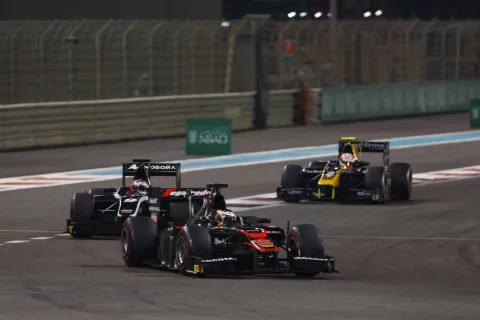 Stoffel Vandoorne leads ahead of Mitch Evans and Alex Lynn