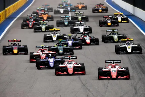 Start of race 1 on Saturday