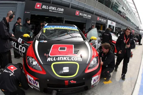 Strong newcomer: Münnich Motorsport with world champion Rob Huff
