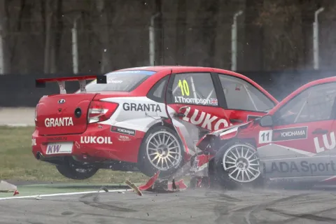 Bang in the qualification: After this collision was the weekend for Lada was over