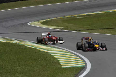 Sebastian Vettel ahead of Fernando Alonso: this is how the drivers championship 2013 ended.
