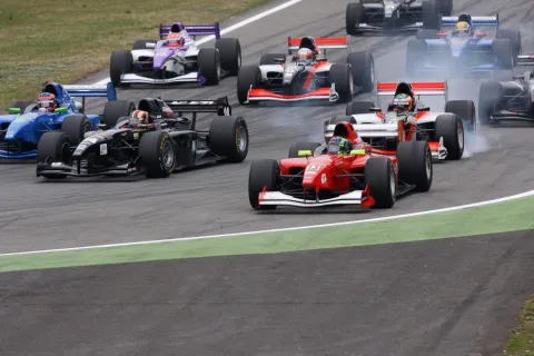 Start to race 1 - it is getting tight in Rettifilo